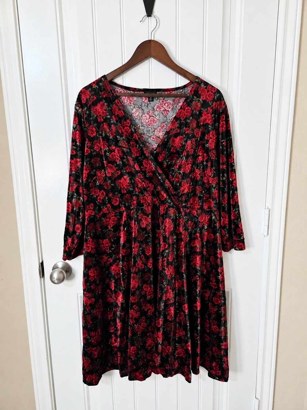 Torrid Size 3 Black Red Rose Floral Velvet Dress Goth Romantic Plus Size